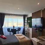 L Elegance Vue Parking Prive *
